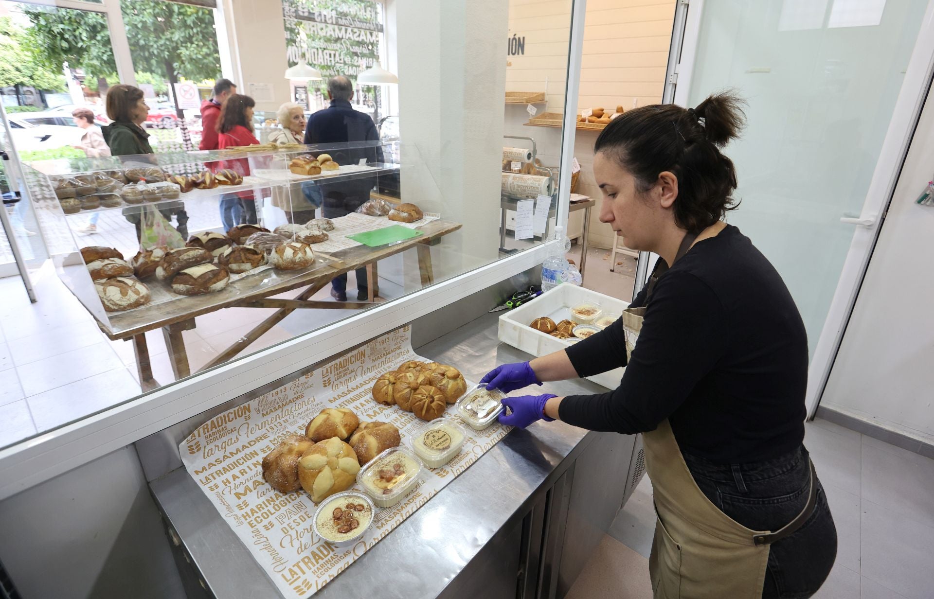 Los mejores dulces por la fiesta de los Santos en Córdoba, en imágenes