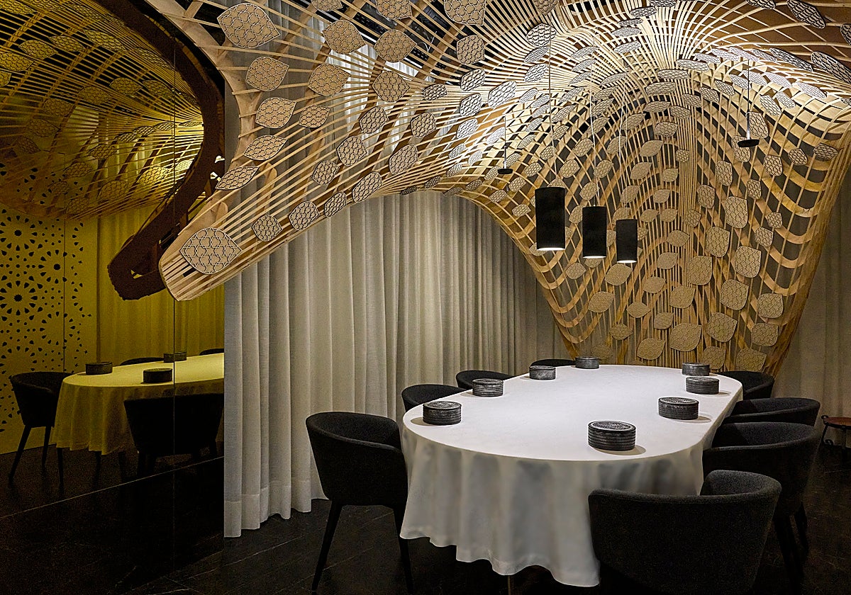 Noor celebra su primer año con tres estrellas Michelin y amplía su capacidad