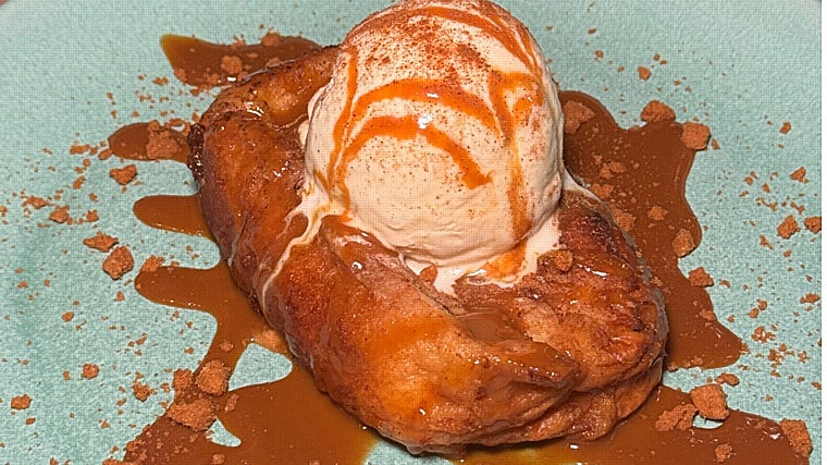 Torrija de dulce de leche con helado de vainilla