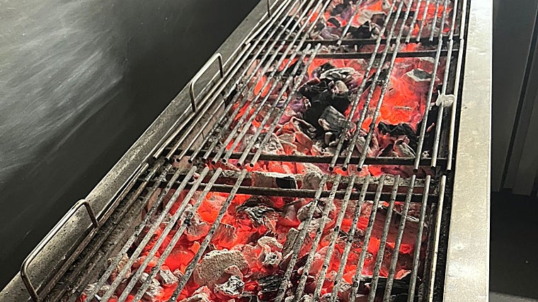 Luz y Brasa, el proyecto de dos hermanos de Ceuta en el local de Cotidiano