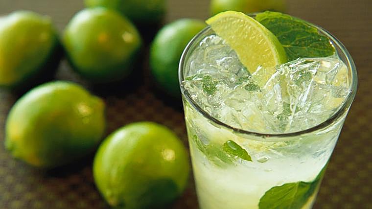 Los cócteles siguen de moda: seis recetas fáciles para las cenas navideñas y que no son carajillos