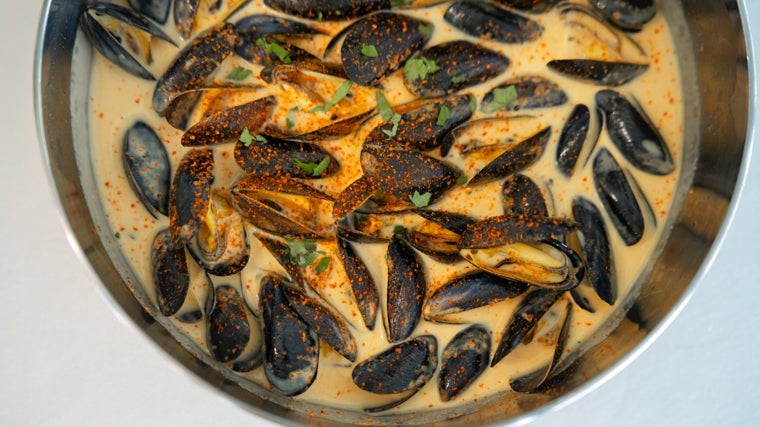 Mejillones bouchot con gazpachuelo de kimchi, de Candado Golf, el plato que diseccionamos en la sección «Los Secretos de...»