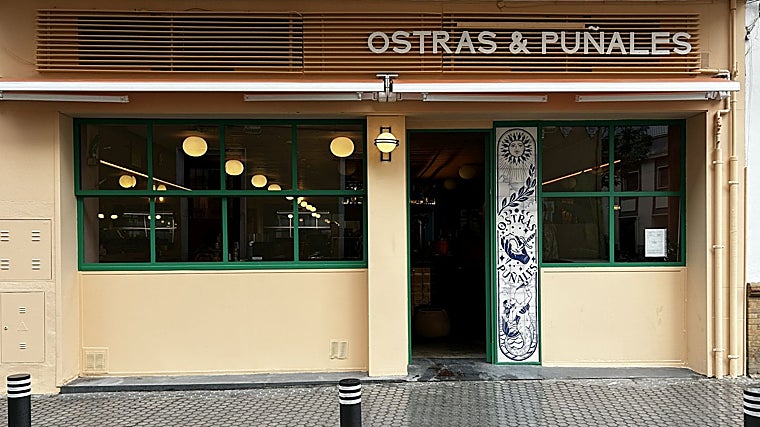 Ostras &amp; Puñales, una champanería cañí junto a la Alameda