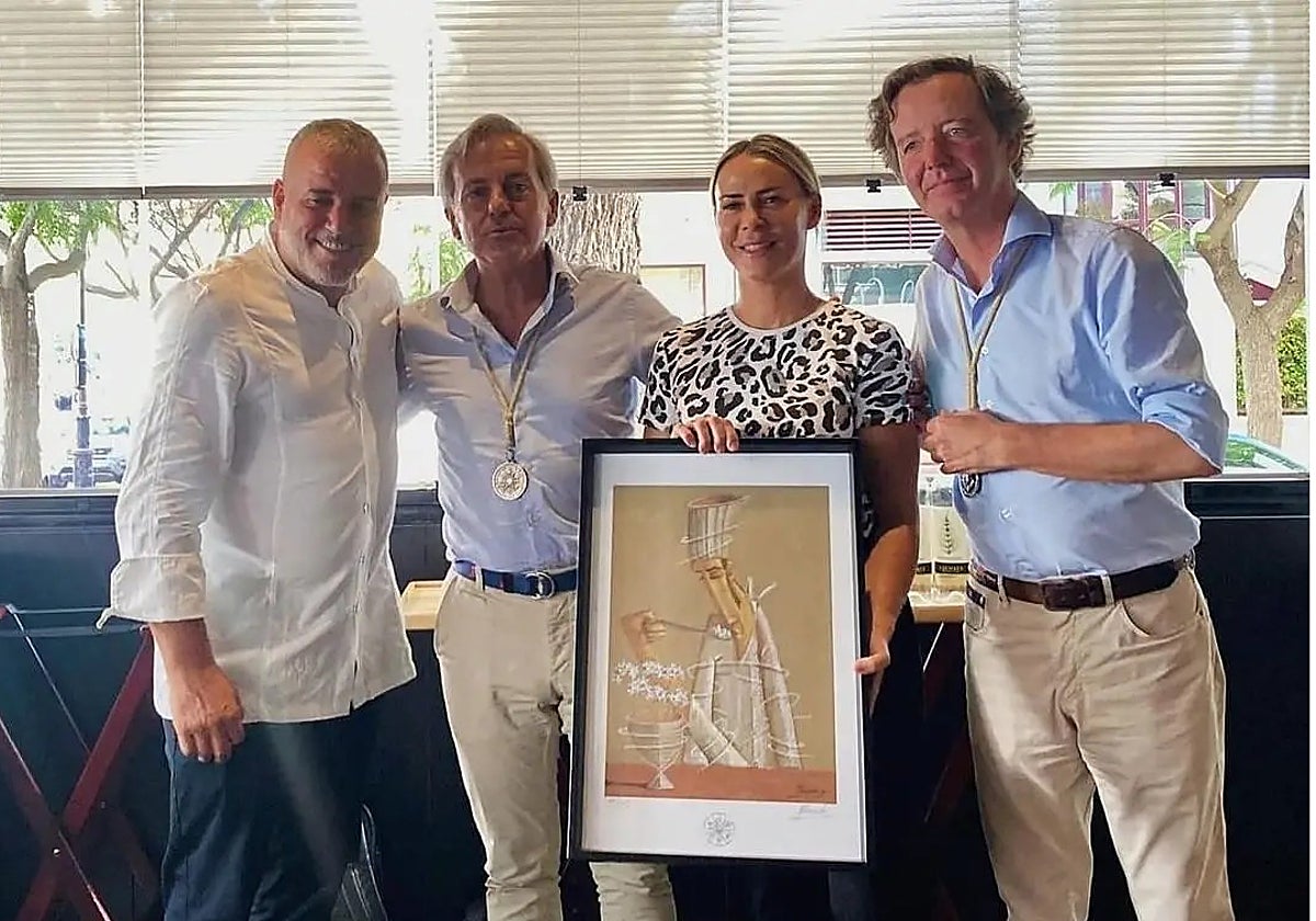 En la imagen, Álvaro Arbeloa, de Ta-kumi, junto a Manolo Tornay y José María Martos, de la Academia Gastronómica