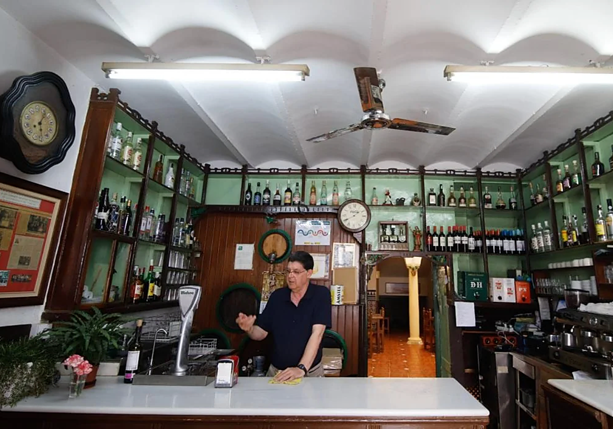 El Ayuntamiento de Córdoba y las Tabernas Históricas estudian medidas de promoción y apoyo a su continuidad