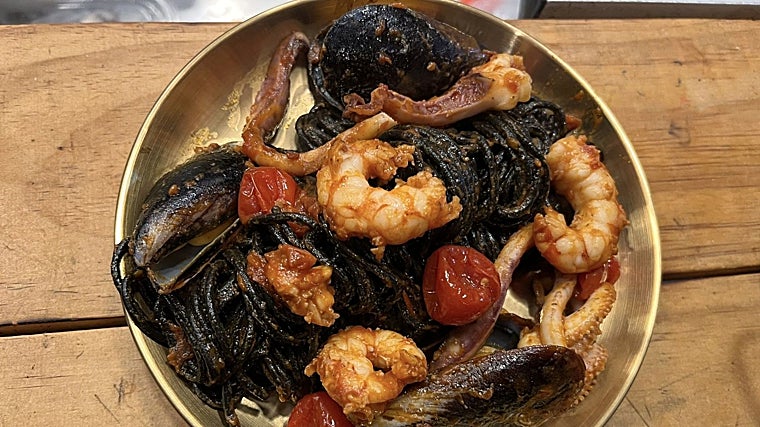 La Nonna de Sevirol, una trattoria que fusiona recetas de Nápoles y Sevilla