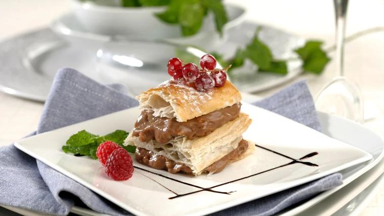 Milhojas de cremoso con chocolate