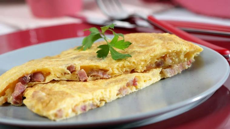 Las cenas rápidas que puedes hacer con una tortilla francesa para ahorrar tiempo