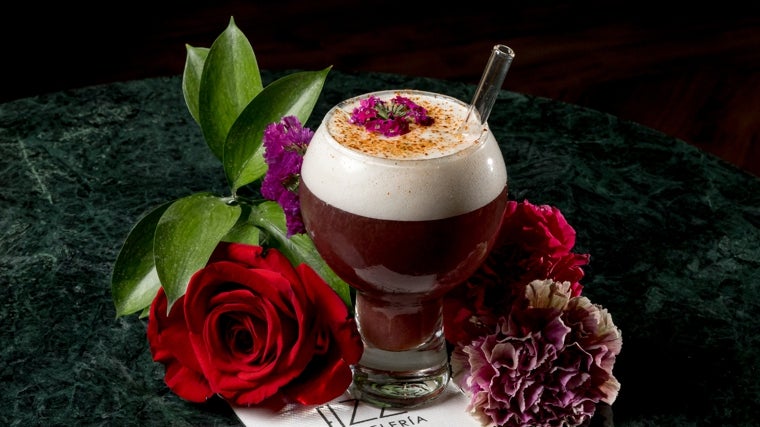 Sour Cherry, el cóctel especial de San Valentín del Bar Fizz en Mercer Hotel Sevilla, y Bar Plaza, en Mercer Plaza