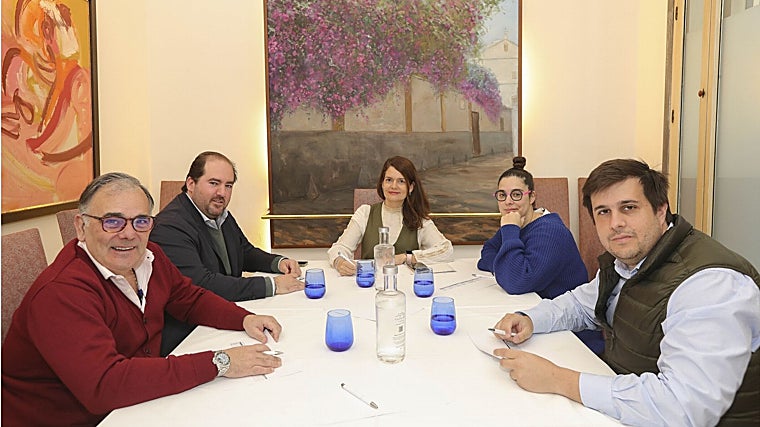 Los miembros del jurado, reunidos en el restaurante Becerrita