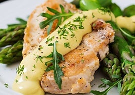 Salmón con salsa de mango, jengibre y brócoli