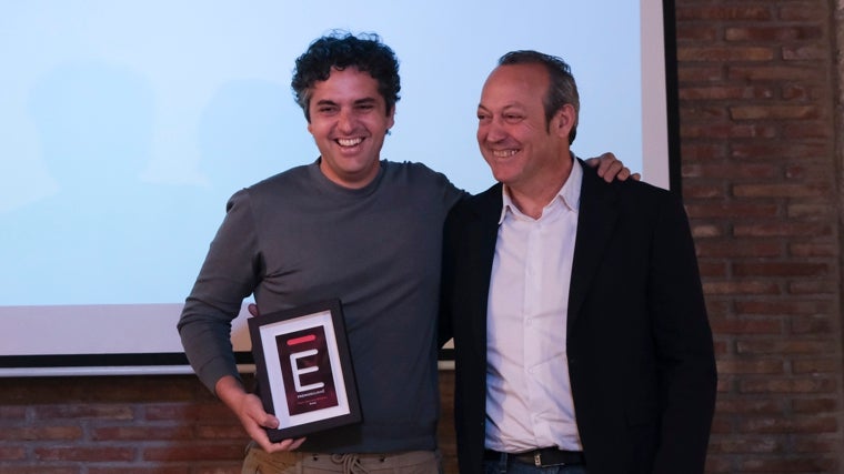 Juan José Carmona, de Aviva, junto a Francisco Javier García, director agrícola de Frutas y Verduras Eladio