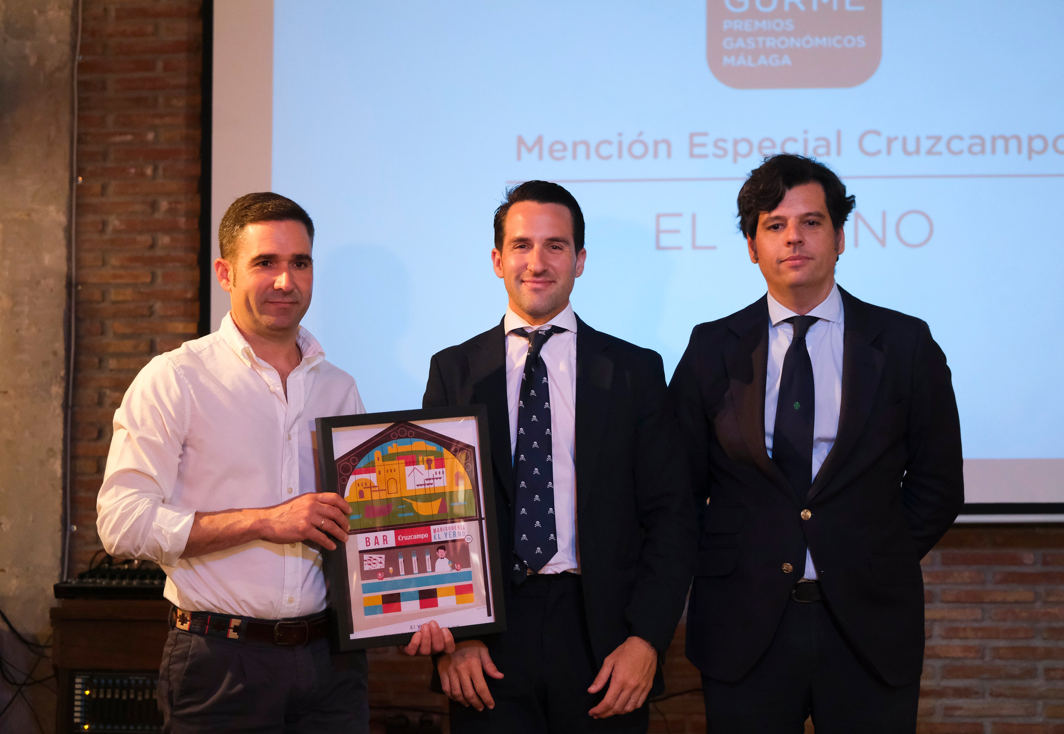 Francisco Javier Murillo, de Marisquería El Yerno, junto a Sergio Ocaña, gerente de Málaga Costa, y Pedro Hernández, de Heineken España