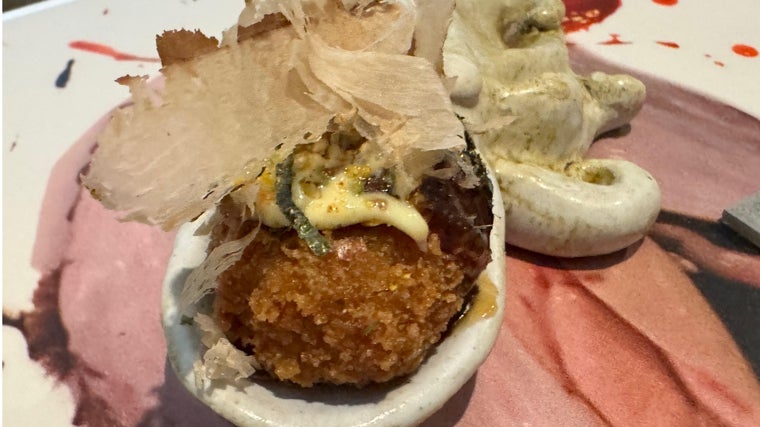Croqueta de pulpo al estilo takoyaki de La Alvaroteca en Málaga