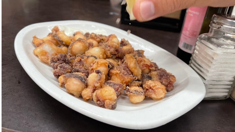 Pulpo frito de Chiringuito María en Málaga