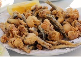 Dónde comer pescaíto frito en Málaga: los mejores bares, chiringuitos y restaurantes