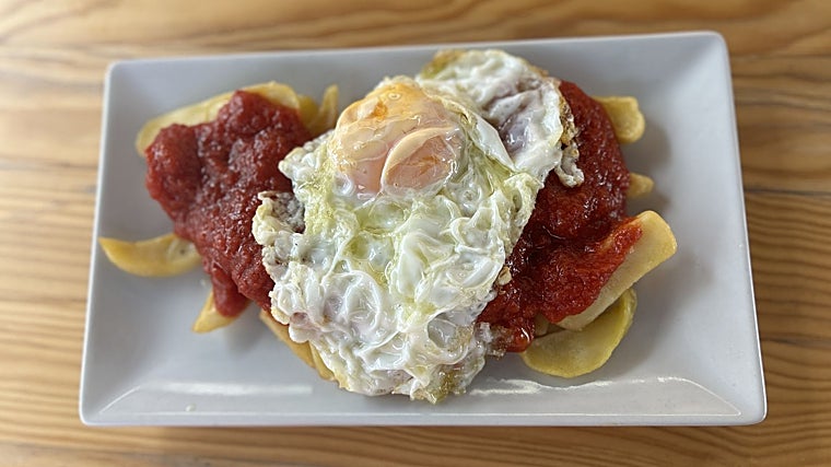 La Tardona, cocina de guisos y carnes a la brasa en El Tardón