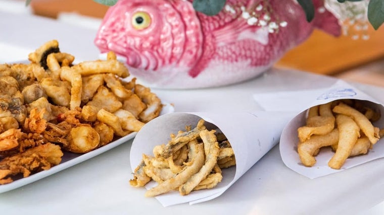 Cartuchos de pescaíto frito de Freiduría Puerta de la Carne en Sevilla