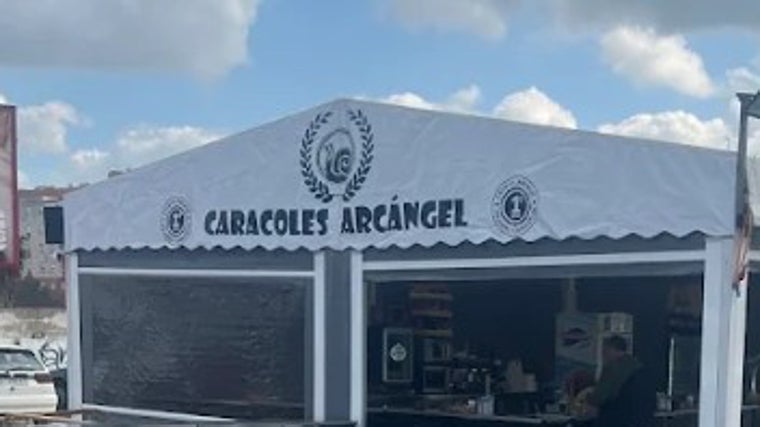 Pañoleta principal del puesto de Caracoles Arcángel en Córdoba