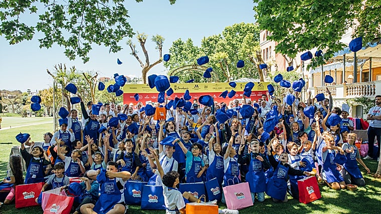 Foto de familia tras la finalización de Chefs For Children 2025