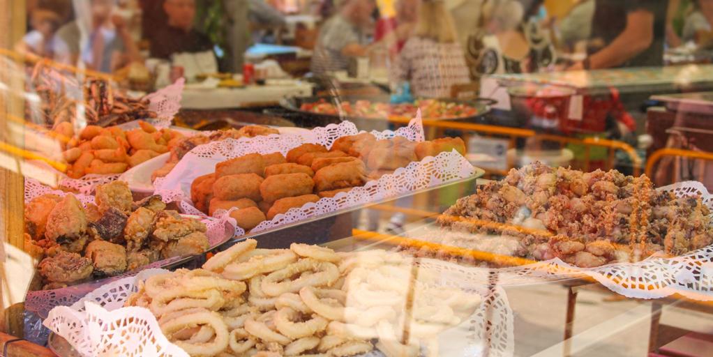 Ni tortilla ni marisco: estos son los platos de la Feria de Sevilla que puedo hacer en casa para la noche del 'Pescaíto'