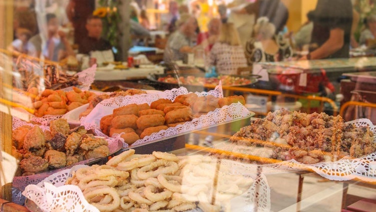 Ni tortilla ni marisco: estos son los platos de la Feria de Sevilla que puedo hacer en casa para la noche del 'Pescaíto'