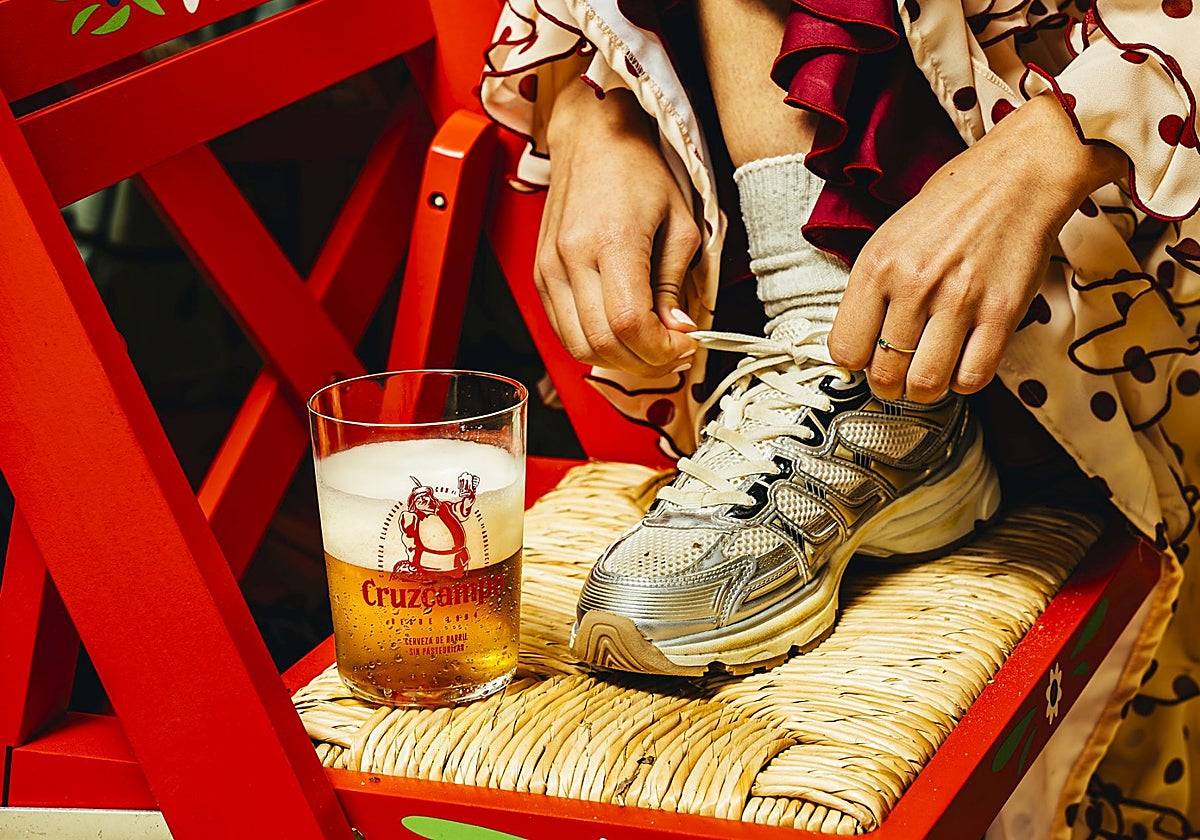 Una de las imágenes con las que Cruzcampo promociona su cerveza esta Feria de Sevilla