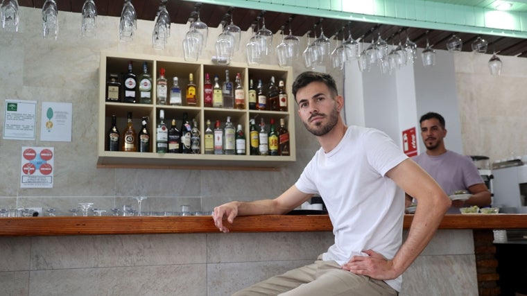 Rafael Cepeda, en la barra de La Nueva Cata