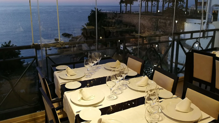 Puerta del mar en Nerja