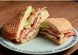 Campero Romeo del Burger Mi Barrio, mejor bocadillo de Andalucía y 15 de España