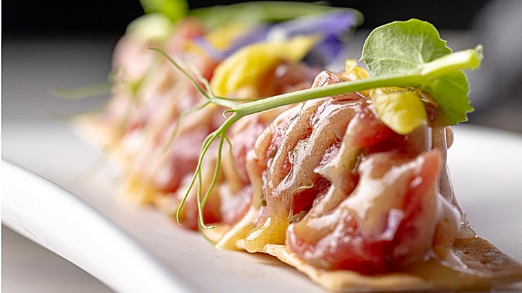 Tartar de solomillo ibérico al whsiky, uno de los platos emblemáticos de Javi Abascal en LaLola