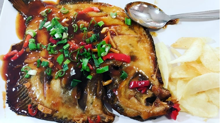 Rodaballo al estilo El cocinero Feliz Binbin, uno de los restaurantes chinos de Sevilla que recomendamos