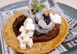 Taco de Costilla de res y mole negro de Niña bonita Cantina, en Málaga capital, una de las propuestas que aspira a ganar el título de Mejor taco de España