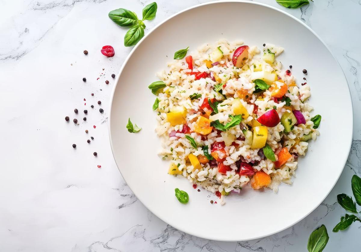 7 platos con arroz que puedes comer fríos y preparar el día antes