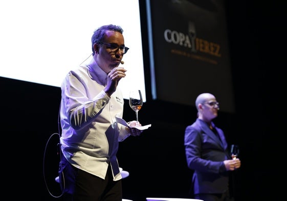 Paco Morales en su ponencia durante la XI Copa Jerez en el Teatro Villamarta de Jerez de la Frontera