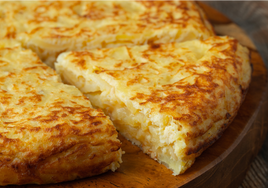 Se busca  la mejor tortilla de patatas de Málaga: llega el 'tortibús' del festival The Best Tortilla con degustaciones gratuitas