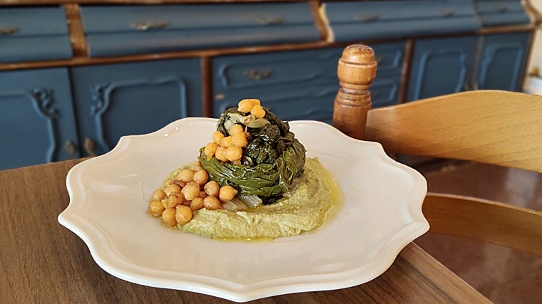 Acelgas con garbanzos y majao de La Tizná
