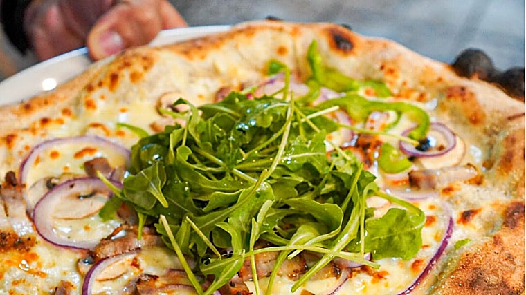 De Lalita a Lady Oven: la mítica cafetería de Nervión se transforma en pizzería