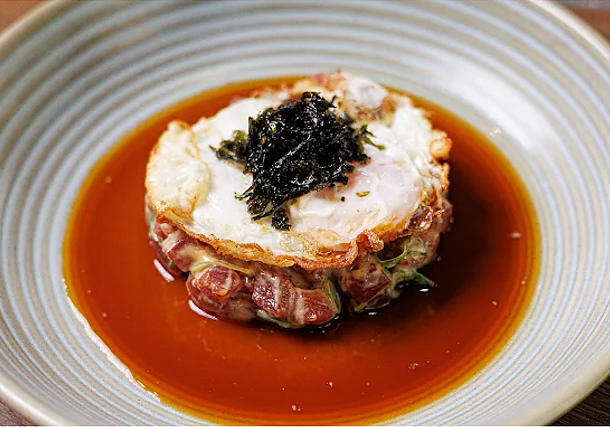 Esto es Jauja acaba de estrenarse en Torre del Mar de la mano de 'Los Pablos', el dúo gastronómico que firma la propuesta de Ménade en Vélez Málaga