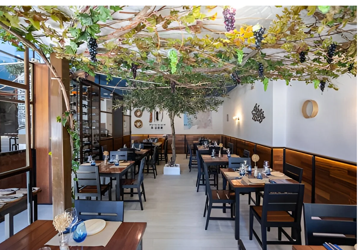 Sala de Taberna Furancho, uno de nuestros restaurantes recomendados donde comer en El Porvenir, en Sevilla