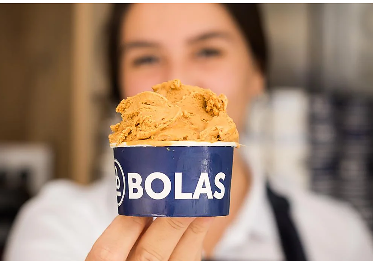 La heladería Bolas presume de hacer «alta cocina fría» con sabores sorprendentes que cambian cada mes