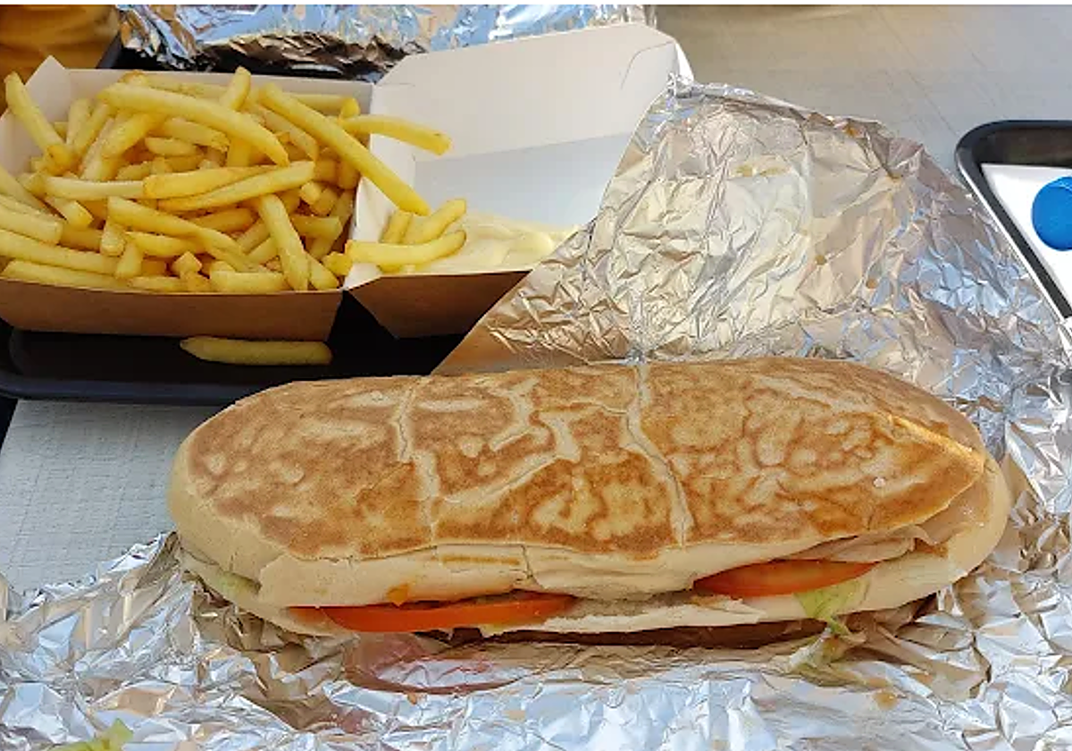 La casa del bocadillo, en Fuengirola, cuenta con un Solete Repsol y prepara hasta 600 bocadillos al día