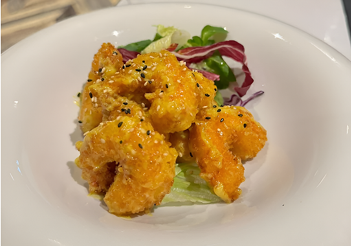 Goyi se ubica en la calle Feria, 109, y está especializado en cocina asiática, abarcando desde recetas chinas a japonesas, junto con otras del sudeste asiático