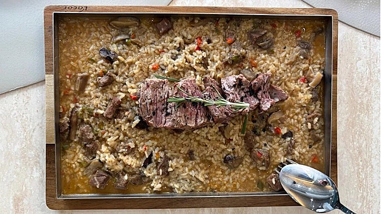 Arroz de llauna con solomillo y láminas de portobello