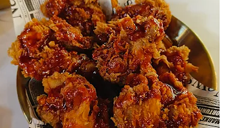 Pollo frito con salsa picante