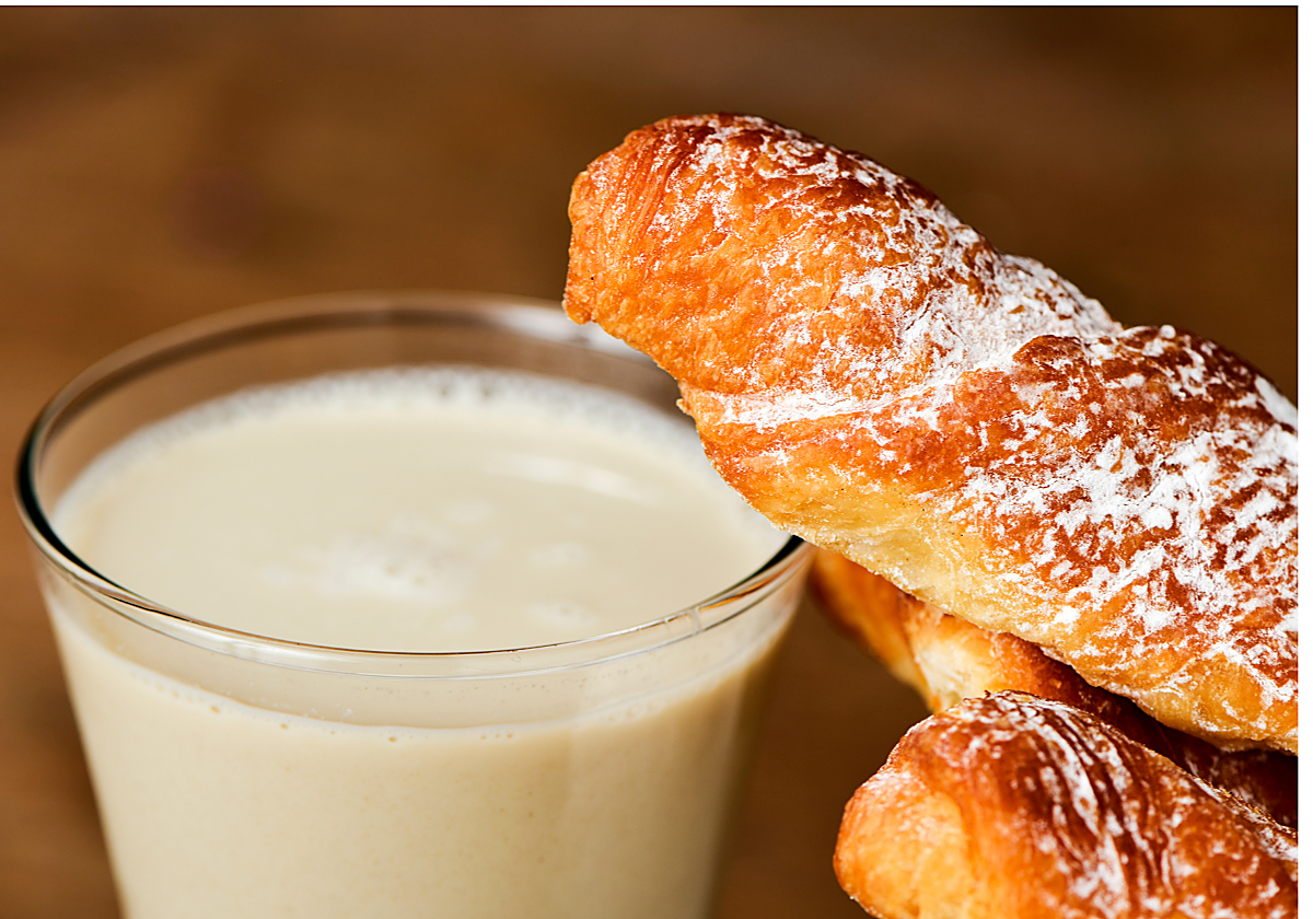 Horchata y fartons, una de las propuestas de la heladería Verdú