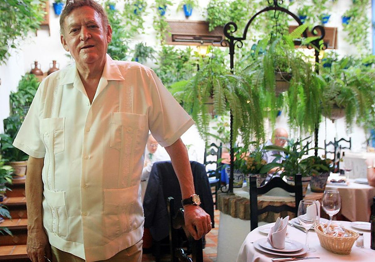El fallecido hostelero Alberto Rosale en uno de sus restaurantes de Córdoba
