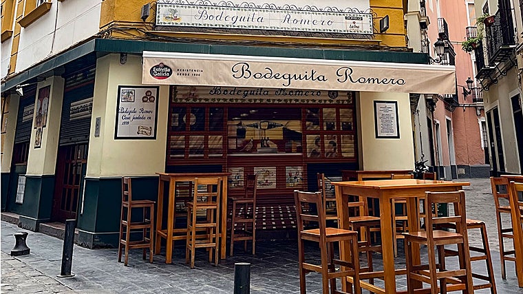 Fachada de de Bodeguita Romero en la calle Harinas