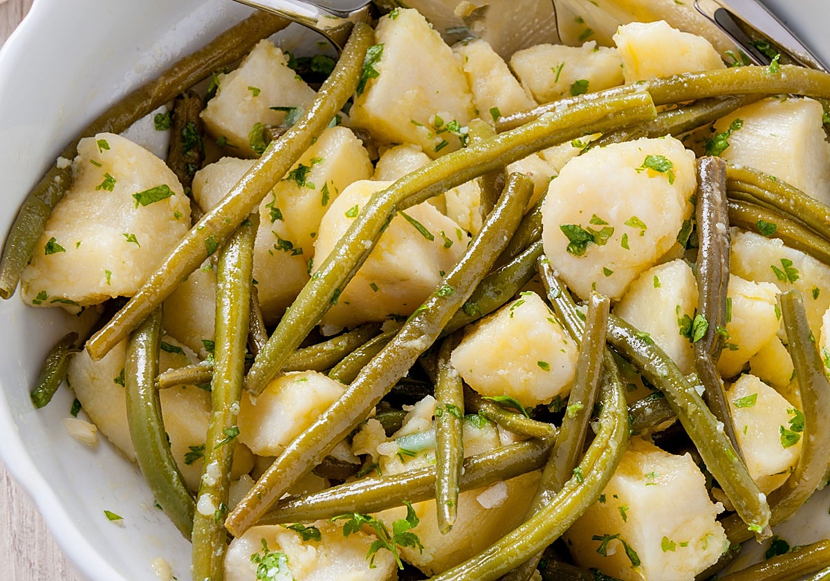 Patatas aliñadas con atún, cebolleta y habichuelas
