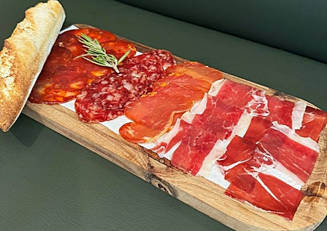 Imagen secundaria 1 - Abacería El Poeta, el nuevo rincón de tapeo en los bajos del Hotel Bécquer